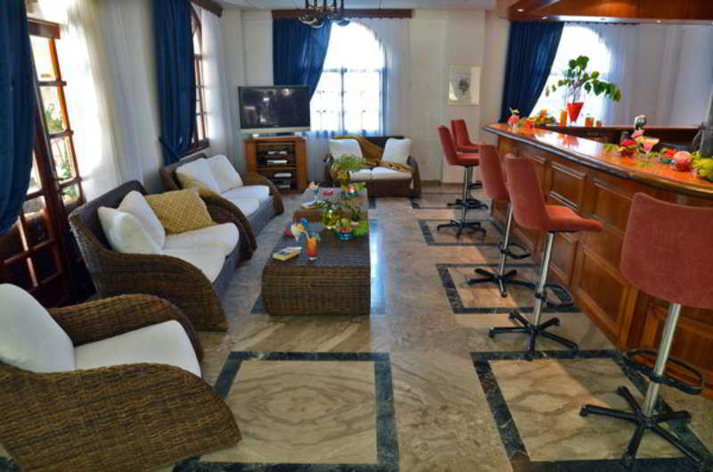 Mediterranee Hotel Plános Екстериор снимка