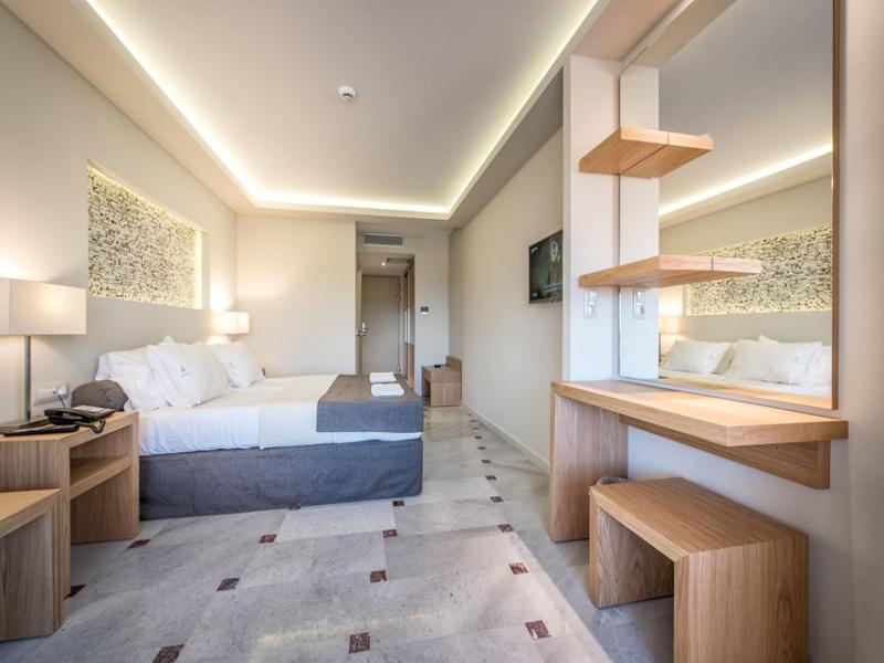 Mediterranee Hotel Plános Екстериор снимка